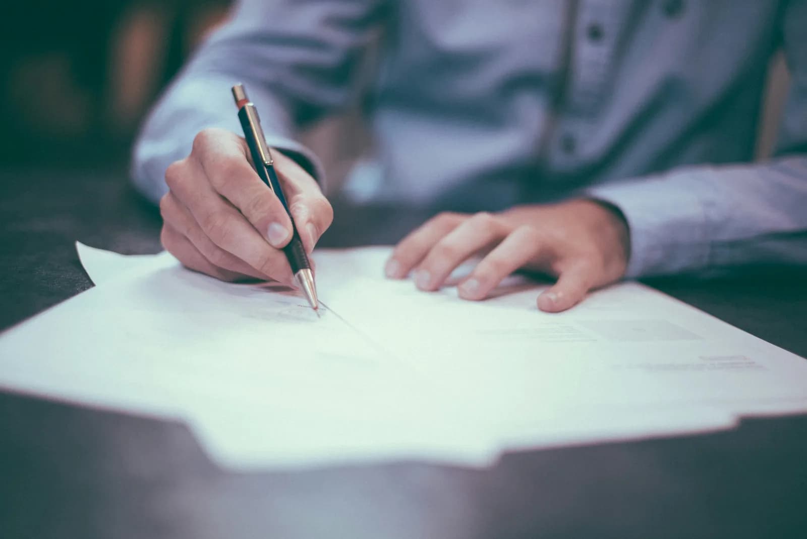 Arnaque au faux employeur : virement frauduleux, que faire ?